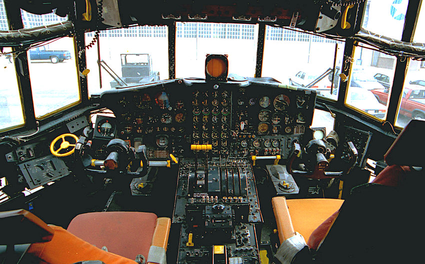 Lockheed_AC-130A_Cockpit.jpg
